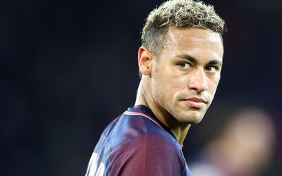 熊猫体育动态-他头球也很强