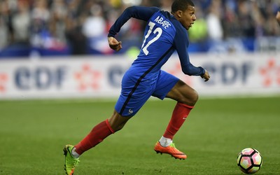 熊猫体育热评-佩洛娃这球进得对方后卫愣住